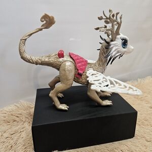 2015 MATTEL EVER AFTER HIGH DRAGON GAMES APPLE WHITE DRAGONRIDER BRAEBYRN FIGURE